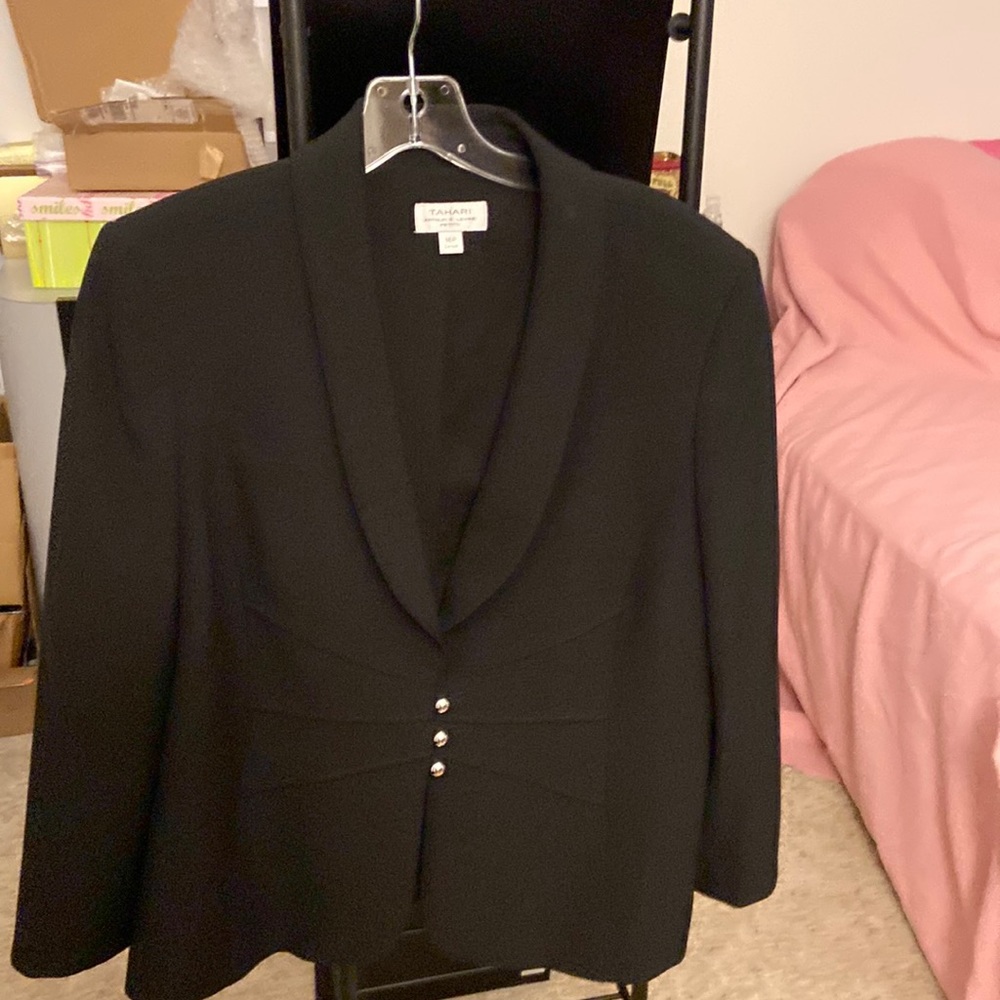 Petite Tahari Skirt Suit Size 16 P *Shortened Sleeves